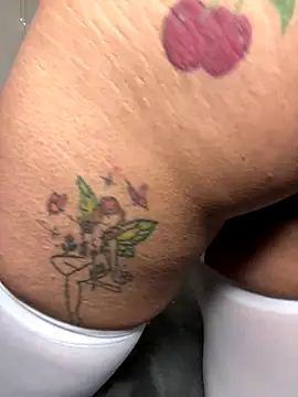 Snapshot of Shuggabutt chatting on October 2025 11:29:01 AM Shuggabutt online show from October 2025 11:29:01 AM