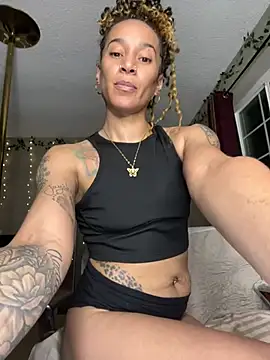 Snapshot of Shuggabutt chatting on February 2026 02:01:02 PM Shuggabutt online show from February 2026 02:01:02 PM