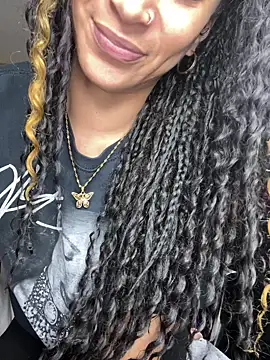 Snapshot of Shuggabutt chatting on February 2026 09:22:01 PM Shuggabutt online show from February 2026 09:22:01 PM