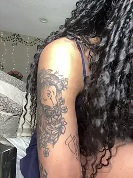 Snapshot of Shuggabutt chatting on February 2026 04:40:02 PM Shuggabutt online show from February 2026 04:40:02 PM