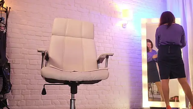 Snapshot of Nylon_Legs chatting on November 2025 08:31:01 PM Nylon Legs online show from November 2025 08:31:01 PM