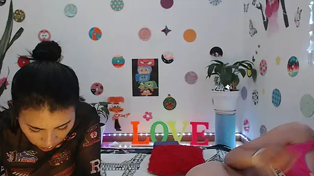 Snapshot of Yaumiko chatting on January 2025 12:27:02 AM Yaumiko online show from January 2025 12:27:02 AM