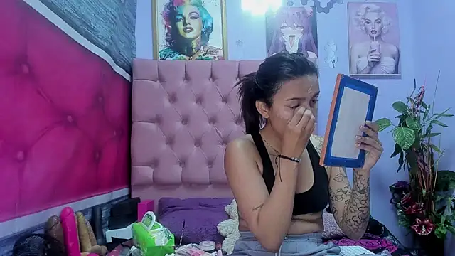 Snapshot of Yaumiko chatting on October 2025 11:21:02 AM Yaumiko online show from October 2025 11:21:02 AM