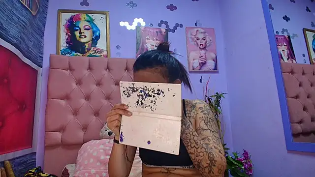 Snapshot of Yaumiko chatting on December 2025 12:53:02 PM Yaumiko online show from December 2025 12:53:02 PM