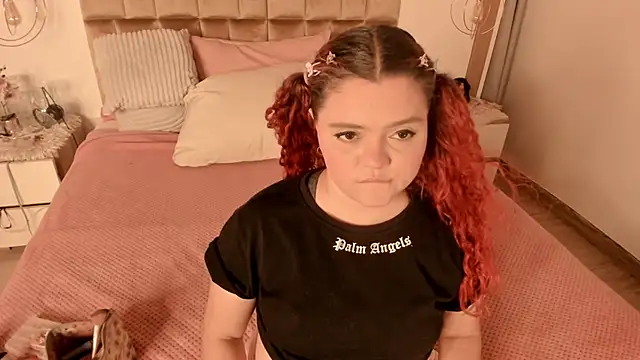 Twwiiggy online show from February 2025 08:20:02 PM