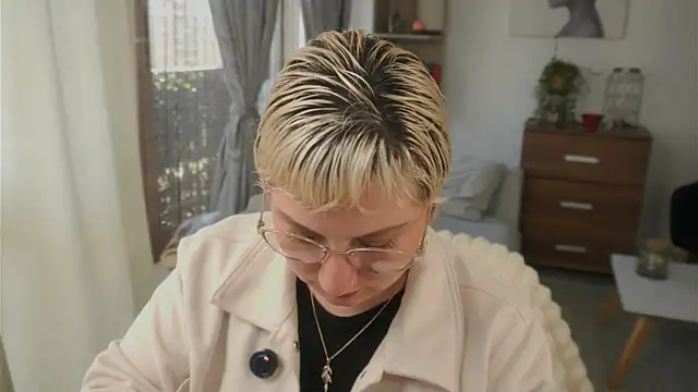 Ximenna Cruz online show from January 2026 12:21:02 PM