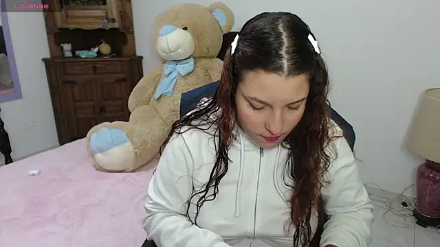 Snapshot of alexia_87 chatting on April 2026 02:21:01 AM alexia 87 online show from April 2026 02:21:01 AM