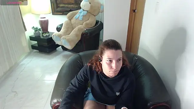 Snapshot of alexia_87 chatting on May 2026 02:19:02 AM alexia 87 online show from May 2026 02:19:02 AM