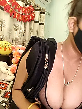 Snapshot of Divya_girl chatting on October 2025 07:28:01 AM Divya girl online show from October 2025 07:28:01 AM