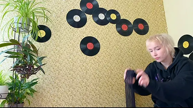 EmmyAmbros online show from September 2025 12:05:01 PM