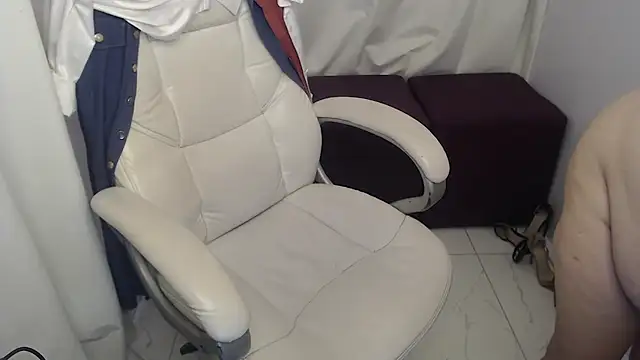 paiper halliwey online show from December 2024 08:47:01 PM