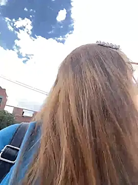 Snapshot of melody-dy chatting on February 2025 08:41:02 PM melody-dy online show from February 2025 08:41:02 PM