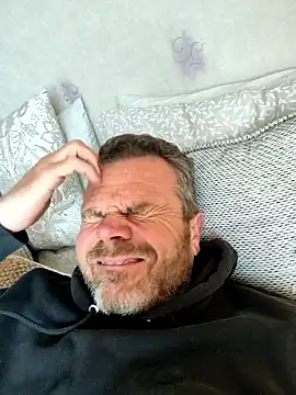 Snapshot of toptugger chatting on April 2026 04:12:02 PM toptugger online show from April 2026 04:12:02 PM