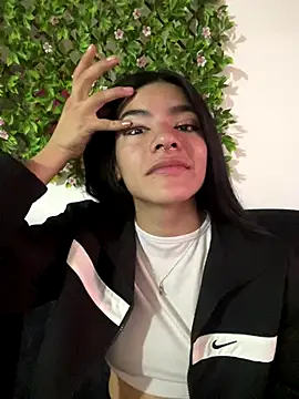 liss hot  online show from December 2025 03:50:01 PM