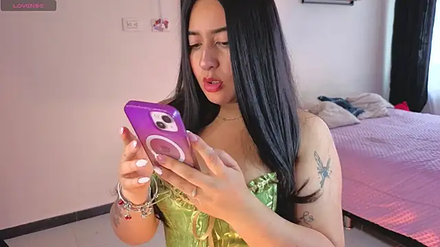 Snapshot of serenna_se chatting on April 2026 08:10:02 PM serenna se online show from April 2026 08:10:02 PM