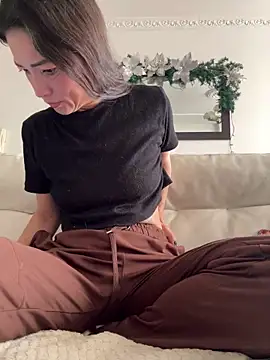 Yulia sx online show from December 2025 09:00:01 PM