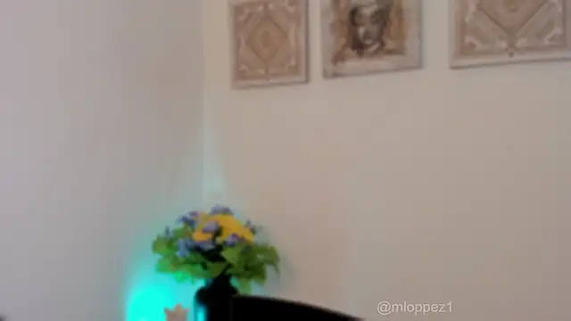 Snapshot of mariana_lopez1 chatting on March 2025 08:43:02 PM mariana lopez1 online show from March 2025 08:43:02 PM