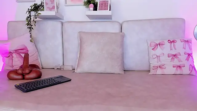 Malka Burning online show from November 2025 08:09:02 PM