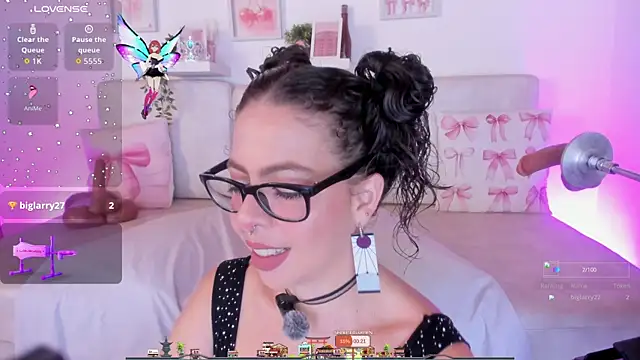 Malka Burning online show from November 2025 08:08:02 PM