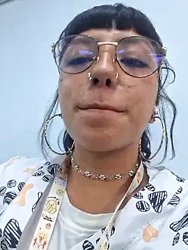 cute hollywood online show from May 2026 08:50:02 PM