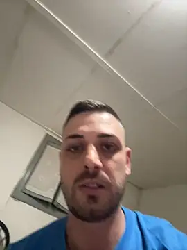 iltoscano95 online show from November 2025 05:59:01 PM