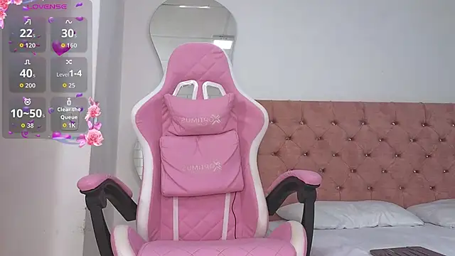 Snapshot of Tiphani_walker_ chatting on April 2026 11:37:01 AM Tiphani walker online show from April 2026 11:37:01 AM