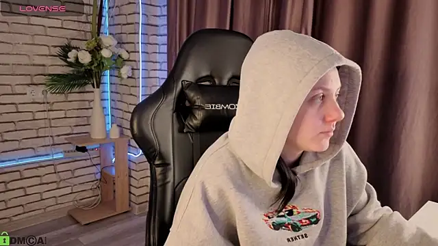 Snapshot of Kvetachka chatting on December 2025 01:00:01 AM Kvetachka online show from December 2025 01:00:01 AM