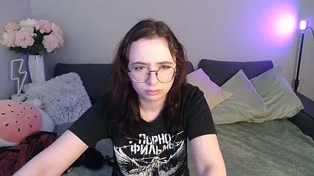 Mini Diva online show from February 2025 09:21:01 AM