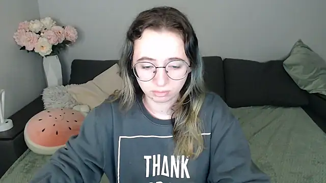 Mini Diva online show from October 2025 08:11:01 AM