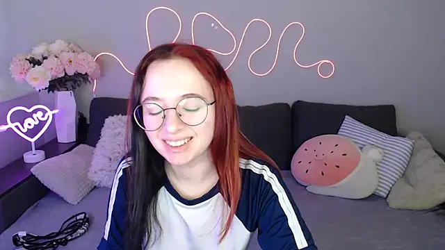 Mini Diva online show from November 2025 09:09:01 AM