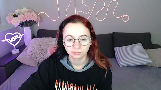 Mini Diva online show from November 2025 09:13:02 AM