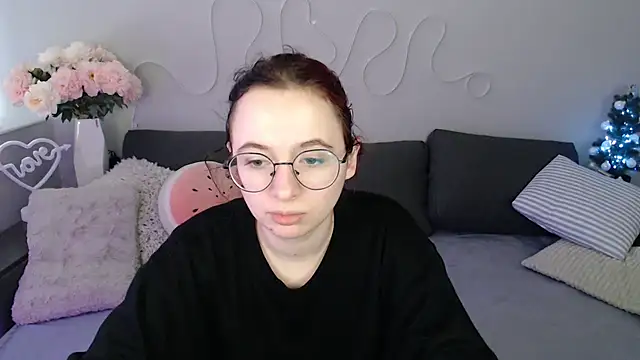 Mini Diva online show from December 2025 09:14:02 AM