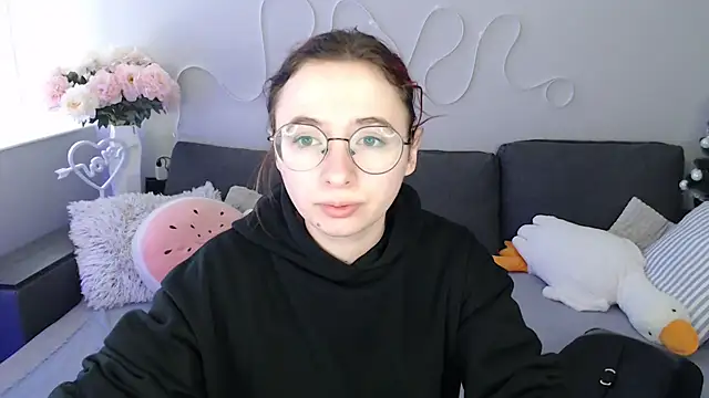 Mini Diva online show from March 2026 09:02:01 AM