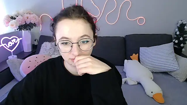 Mini Diva online show from March 2026 09:12:01 AM