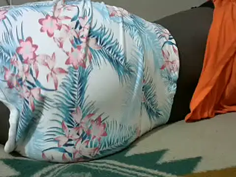 Snapshot of queen_sessely12 chatting on February 2025 06:54:02 PM queen sessely12 online show from February 2025 06:54:02 PM