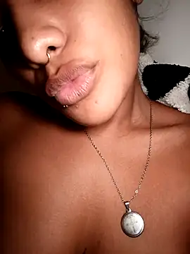 Snapshot of VictoireFeller chatting on October 2025 05:46:01 AM VictoireFeller online show from October 2025 05:46:01 AM