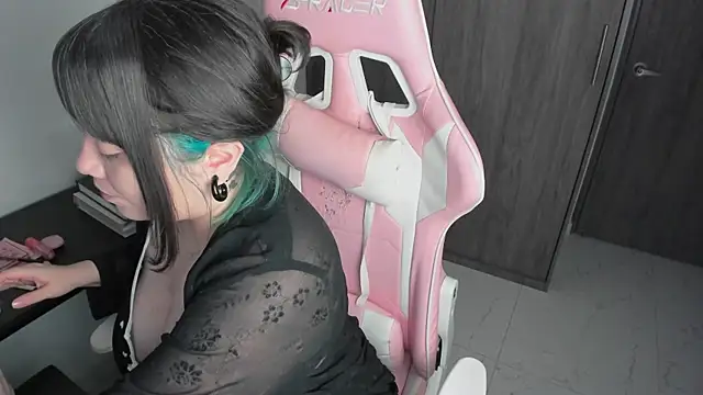 Snapshot of _hikaru_arimura chatting on April 2026 02:05:02 AM hikaru arimura online show from April 2026 02:05:02 AM