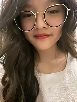 Krixxi22 online show from December 2024 05:00:01 PM