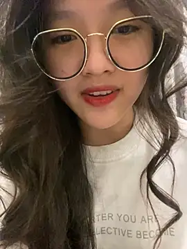 Krixxi22 online show from December 2024 03:47:02 PM