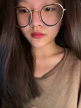 Krixxi22 online show from October 2025 04:24:02 PM