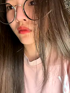 Krixxi22 online show from November 2025 07:03:01 PM