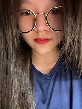 Krixxi22 online show from December 2025 06:04:02 PM