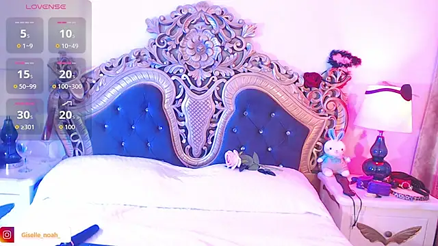 Giselle Noah online show from September 2025 08:55:02 PM