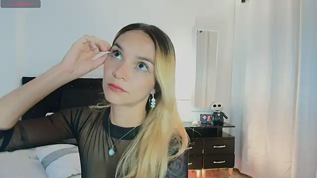 Snapshot of MeganLorensx chatting on April 2026 08:42:01 PM MeganLorensx online show from April 2026 08:42:01 PM