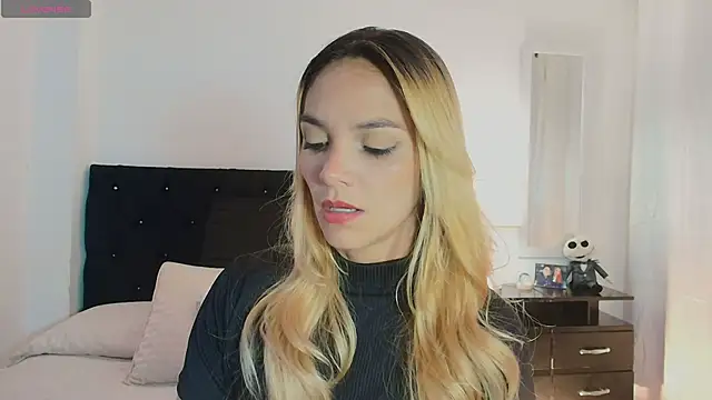 Snapshot of MeganLorensx chatting on April 2026 10:26:01 PM MeganLorensx online show from April 2026 10:26:01 PM