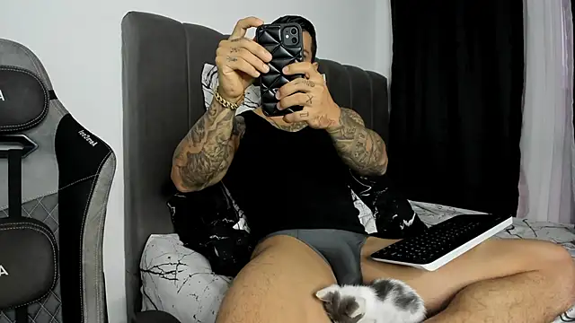 Aron Dark online show from January 2025 01:09:01 PM