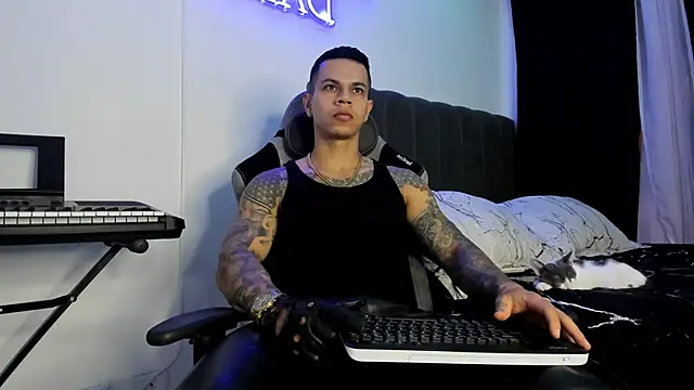 Aron Dark online show from February 2025 12:40:01 PM