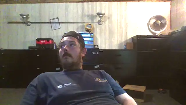 Snapshot of daddysmalldick502 chatting on April 2026 03:25:02 PM daddysmalldick502 online show from April 2026 03:25:02 PM