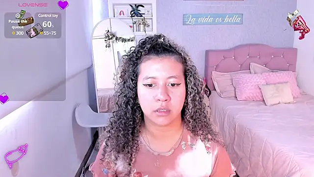 Kenia tompson01 online show from February 2025 06:20:02 PM