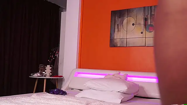 Snapshot of LovingBlondie chatting on October 2025 04:41:02 PM LovingBlondie online show from October 2025 04:41:02 PM